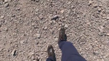 Adam Ayakta Yürür Görünümü