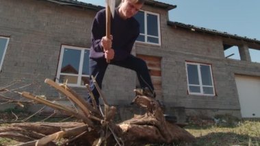 Yaşlı Odun Kesen Adam Yavaş Hareketi