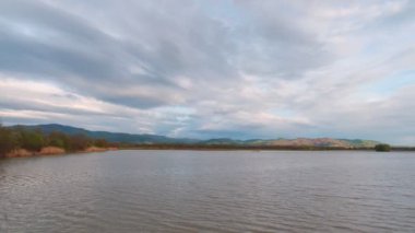 Göl ve Dağlar Panorama Yavaş Hareketi