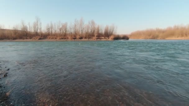 川の流れパノラマスローモーション — ストック動画