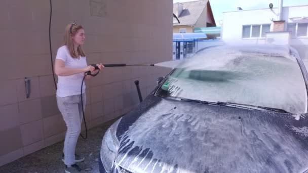 Mulher Lavagem Carro Auto Serviço Lavar — Vídeo de Stock