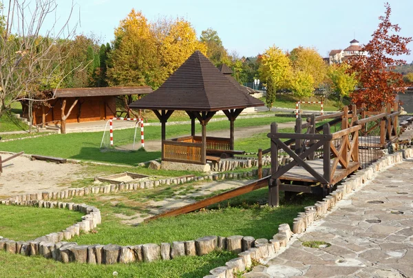 Parktaki çocuk parkı.