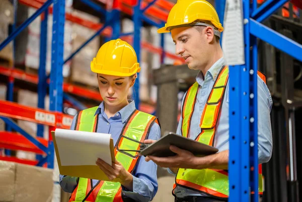 Manager Supervisor Taking Inventory Warehouse Female Foreperson Making Plans Warehousemen — Fotografia de Stock