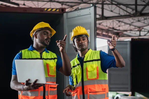 Workers Team Taking Inventory Factory Warehouse Manual Workers Working Warehouse — Foto Stock