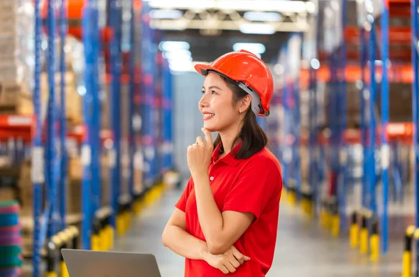 Warehouse Worker Working Factory Warehouse Industry Using Laptop Young Woman — Fotografia de Stock