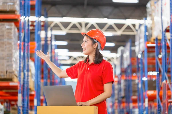 Warehouse Worker Working Factory Warehouse Industry Using Laptop Cheerful Young — 스톡 사진