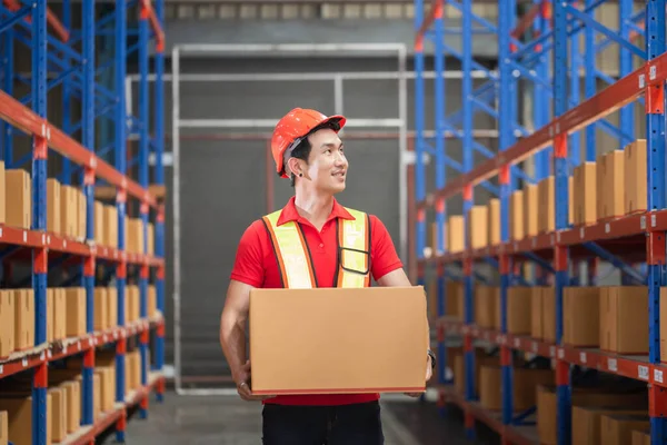 Male Worker Hardhat Holding Cardboard Box Walking Retail Warehouse Warehouse — Fotografia de Stock