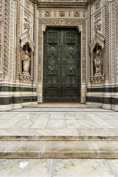 Özellikle de Floransa Katedrali'nin kapı