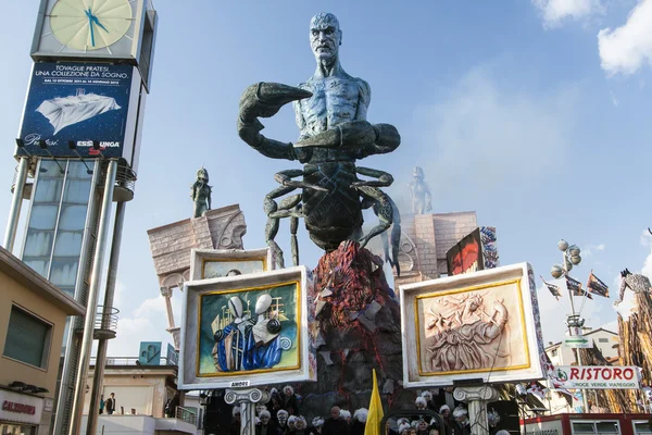 Allegorical float on the theme of the loss of human values at Viareggio Carnival — Stock Photo, Image