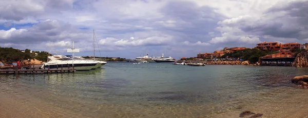 Panoramiczny widok na miasto porto rotondo na Sardynii — Zdjęcie stockowe