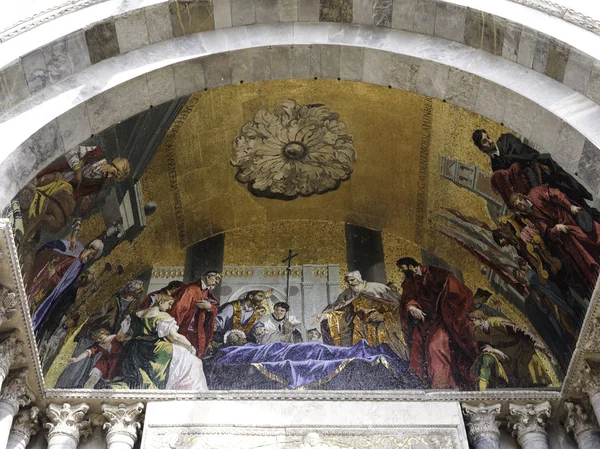 Basilica san marco cephe belirli — Stok fotoğraf