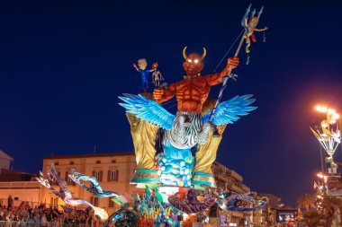 Viareggio, İtalya - 20 Şubat: futbol alegorik float