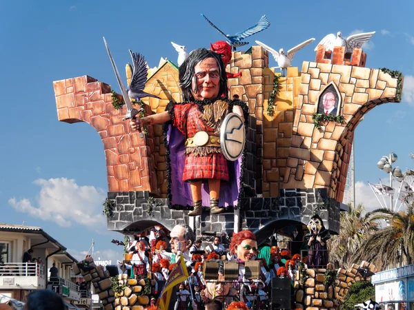 VIAREGGIO, ITALY - FEBRUARY 23:   allegorical float of Berluscon — Stock Photo, Image