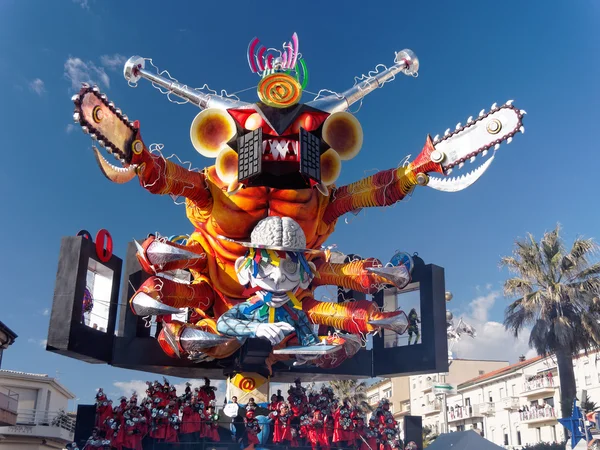 VIAREGGIO, ITALY - FEBRUARY 23:   allegorical float at Viareggio — Stock Photo, Image