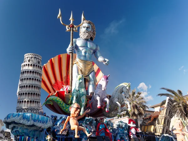 VIAREGGIO, ITALY - 23 февраля: аллегорическая платформа в Виареджо — стоковое фото