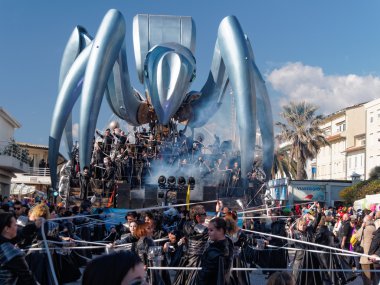 Viareggio, İtalya - 23 Şubat: alegorik float net bir