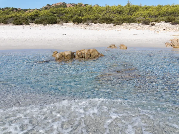 Paisagem da praia de Bidda Rosa no golfo de Orosei Sardenha Ita — Fotografia de Stock