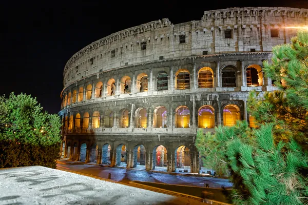 Vista nocturna del Coliseo — Zdjęcie stockowe