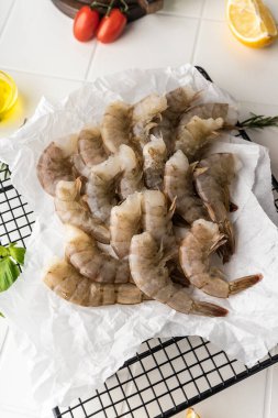 Eritilmiş karides, deniz ürünleri, lezzet.