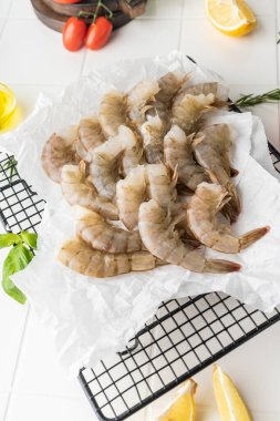 Eritilmiş karides, deniz ürünleri, lezzet.