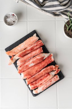 Katkı maddeleri olmayan doğal yengeç eti.