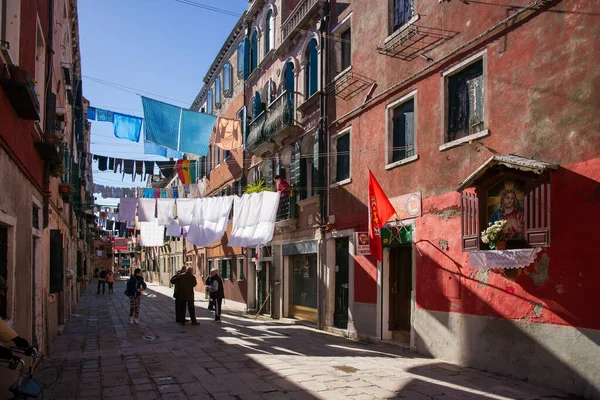 Ordinary Life Skirts Venice Italy — Fotografia de Stock