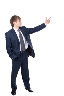 genç gülümseyen işadamı beyaz ba izole forefingers gösterir