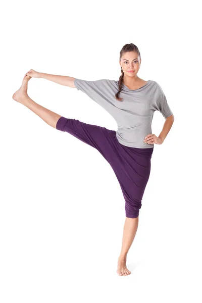 Mujer joven haciendo ejercicio de yoga Utthita Hasta Padangustasana —  Fotos de Stock