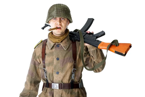 Soldier with machine gun smoking a cigar — Stock Photo, Image