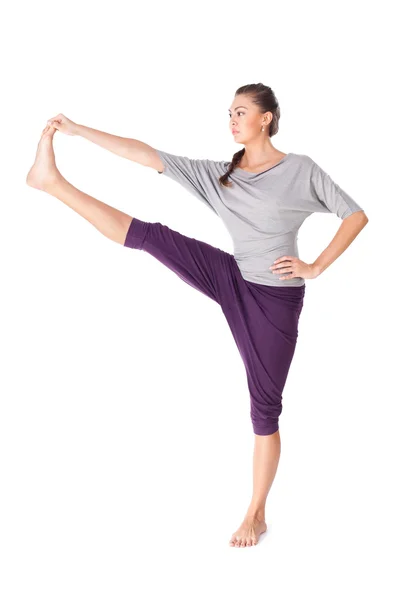 Mujer joven haciendo ejercicio de yoga Utthita Hasta Padangustasana —  Fotos de Stock