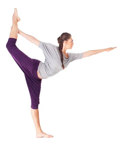 Jovem fazendo ioga asana Natarajasana (Senhor da Dança Pos — Fotografia de Stock