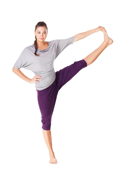 Jonge vrouw doen yoga oefening utthita hasta padangustasana — Stockfoto