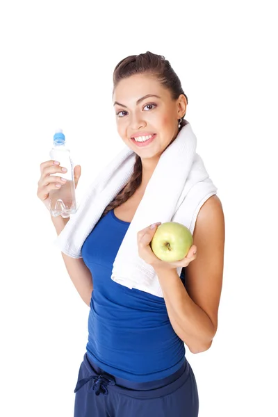 Фитнес женщина держит бутылку воды и яблоко изолированы на Уит — стоковое фото