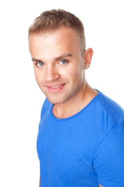 mutlu gülümseyen genç adam portresi