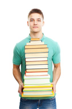 büyük kitap yığını tutan öğrenci gülümseyen