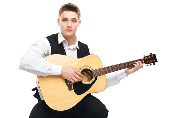 用吉他弹奏的年轻人 — 图库照片