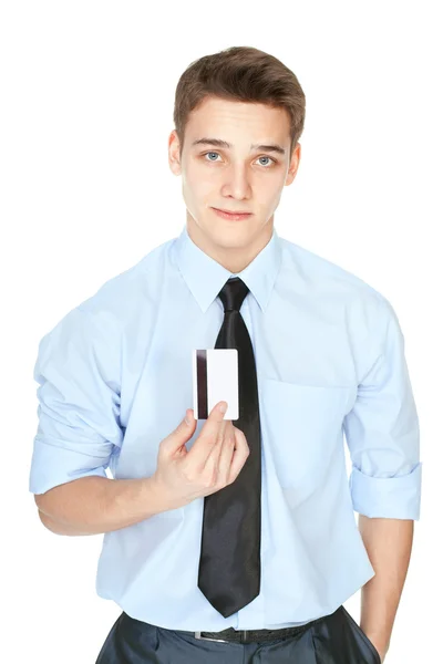 Jovem segurando um cartão de crédito isolado em branco — Fotografia de Stock