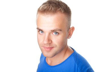 mutlu gülümseyen genç adam portresi