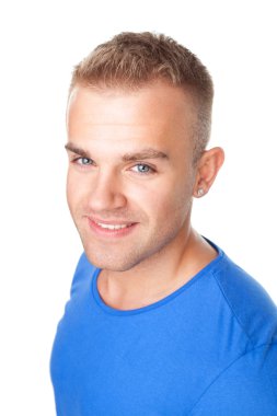 mutlu gülümseyen genç adam portresi