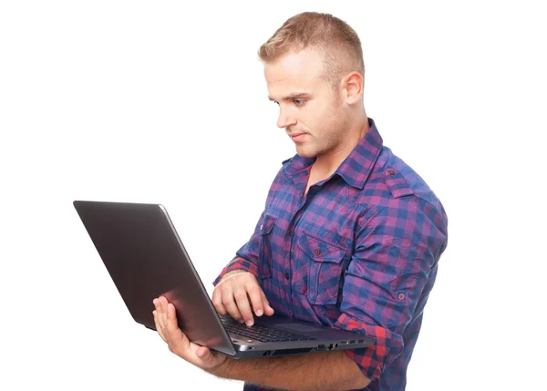 Jovem usando computador portátil — Fotografia de Stock