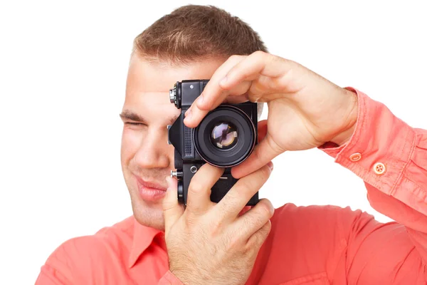 Mladý fotograf fotí s kamerou — Stock fotografie