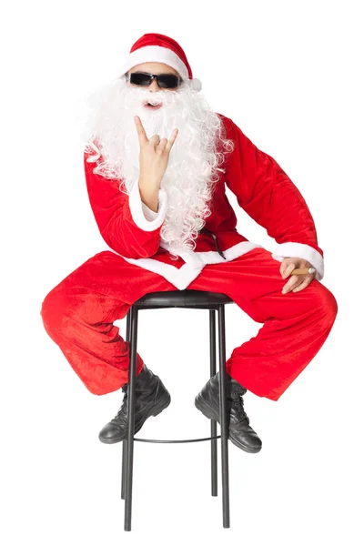 Santa claus tonen de rocker hand teken en een sigaar roken — Stockfoto