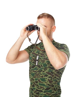 Genç ordu asker dürbünü ile seyir