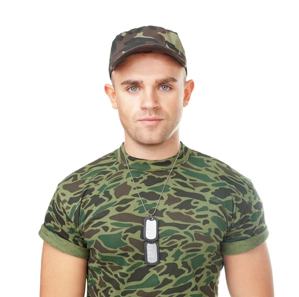 Ung soldat med militære ID-brikker – stockfoto