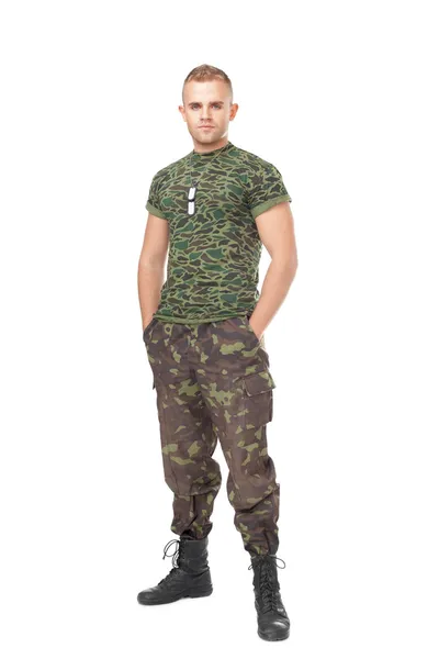 Retrato de comprimento total de soldado do exército sério — Fotografia de Stock
