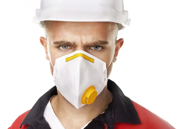 Travailleur sérieux portant un respirateur — Photo