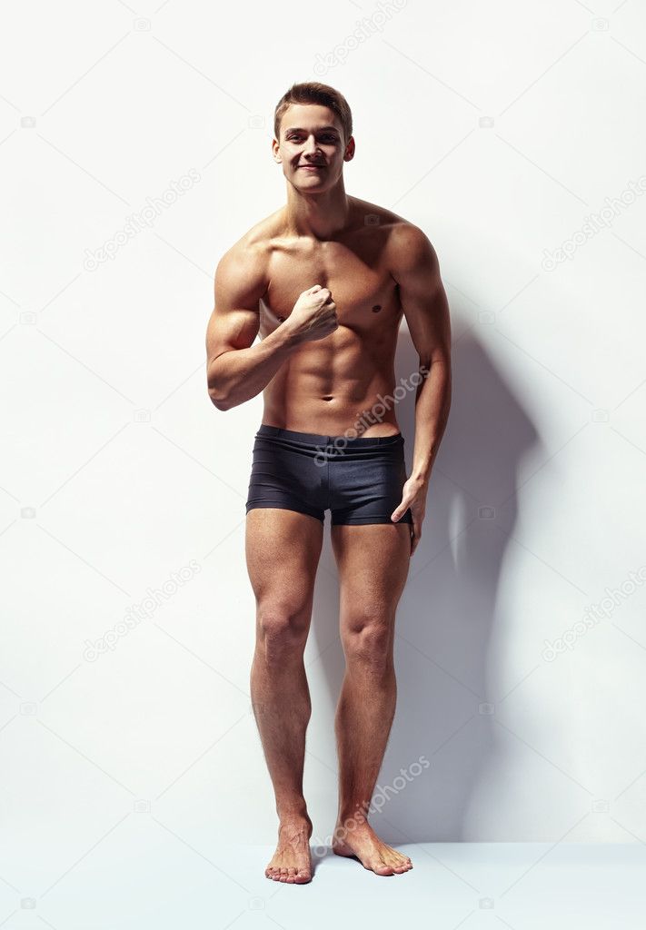 若いセクシーな筋肉の男の肖像 ストック写真 C Gladkov