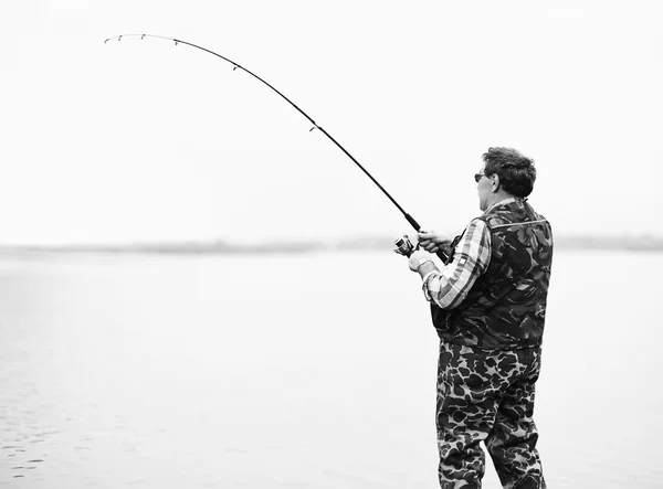 Nehir olta balıkçılığı balıkçı — Stok fotoğraf