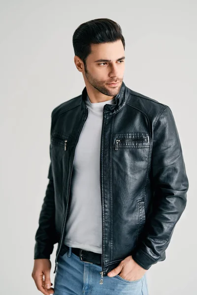 Closeup portrait of handsome trendy man posing on white studio background — Zdjęcie stockowe