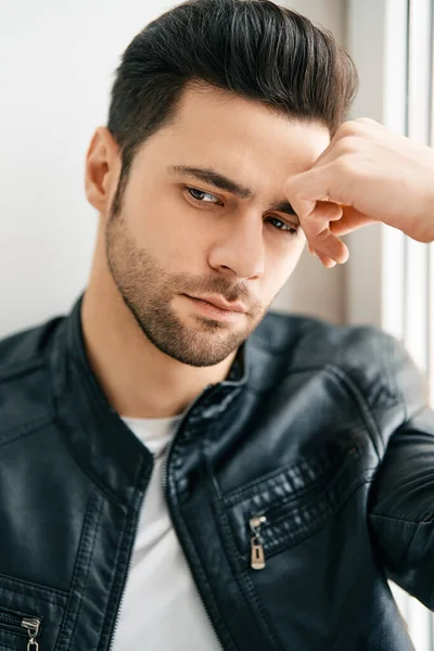 Closeup portrait of handsome thoughtful man posing on white studio background — Stok fotoğraf